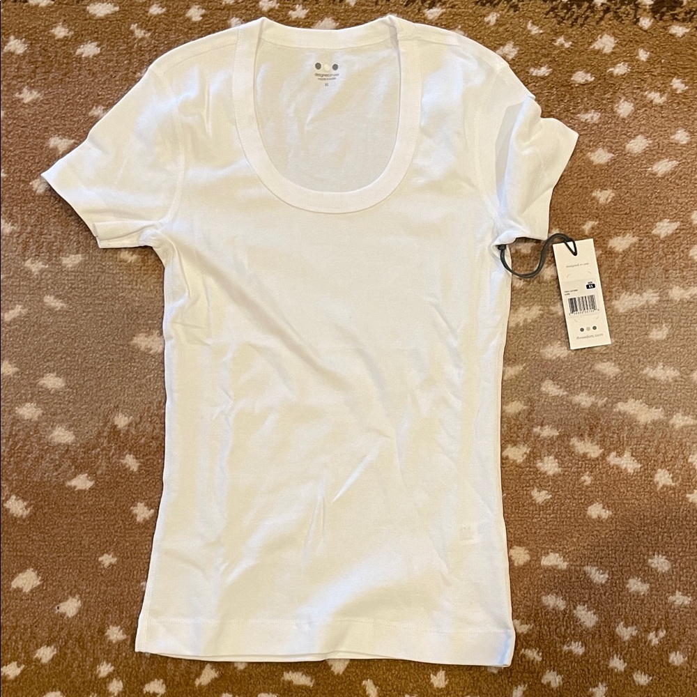Three dots white scoop neck NWT
